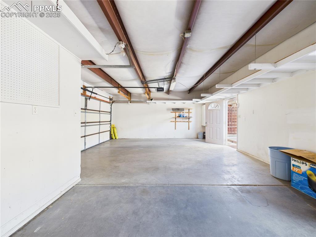 Image 45 of 46: Garage