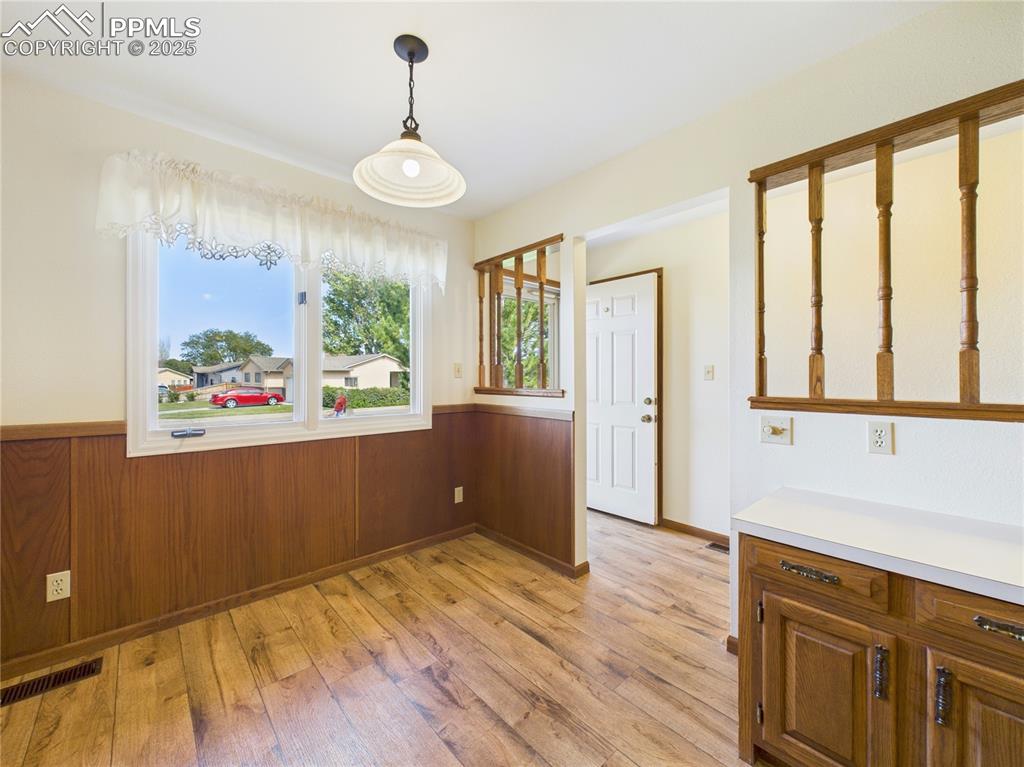 Image 7 of 46: Dining Area