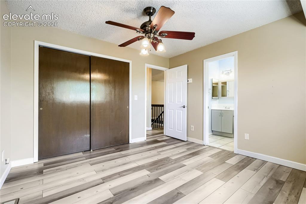 Image 16 of 26: Bedroom