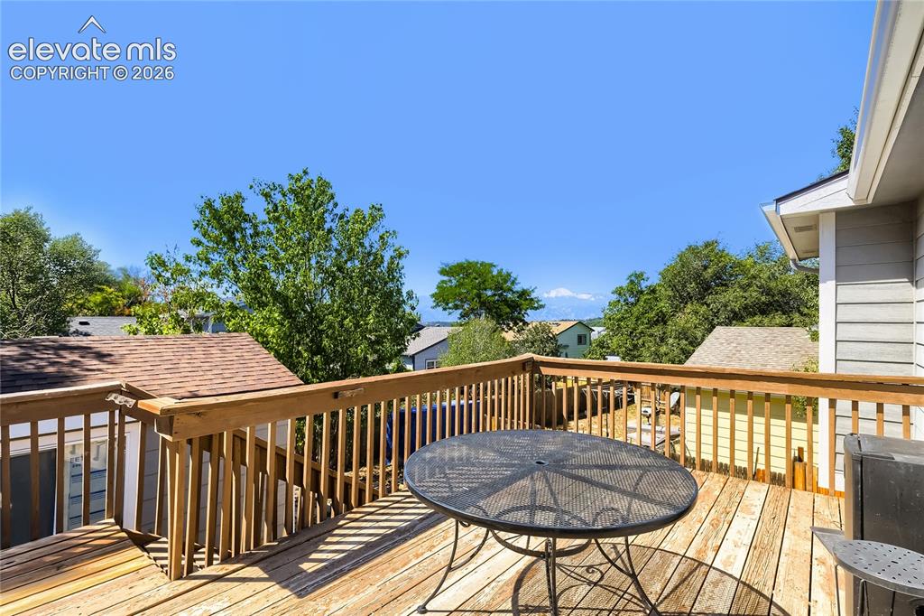Image 24 of 26: Deck