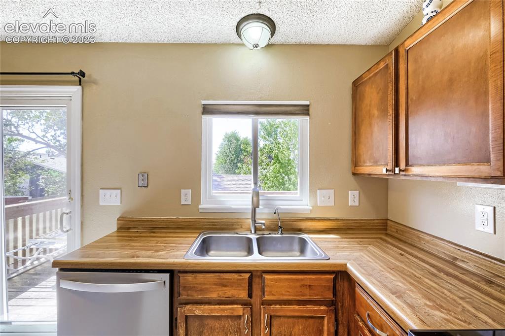 Image 8 of 26: Kitchen