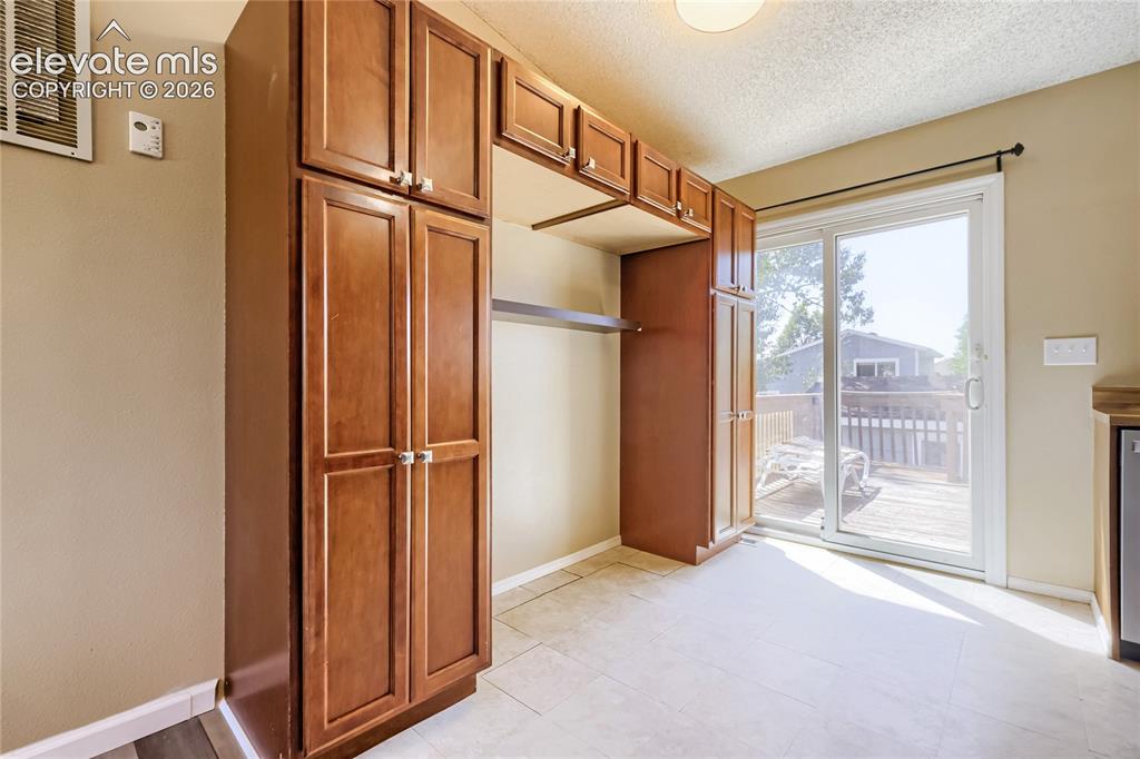 Image 9 of 26: Dining Area