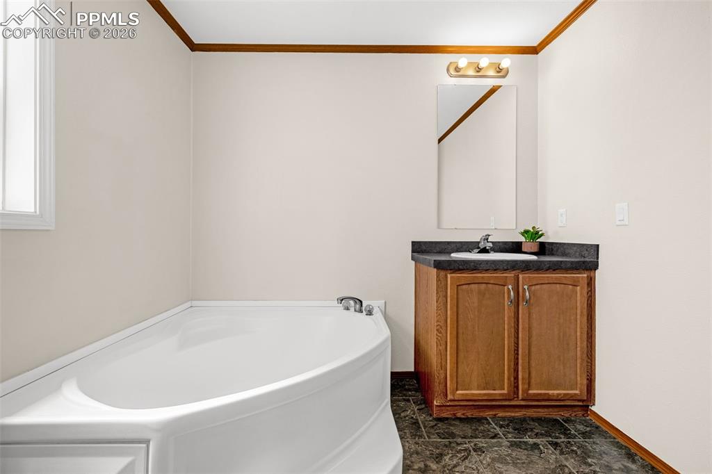 Image 19 of 35: Bathroom