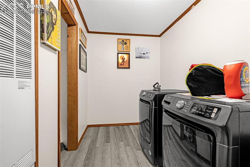 Image 23 of 35: Laundry