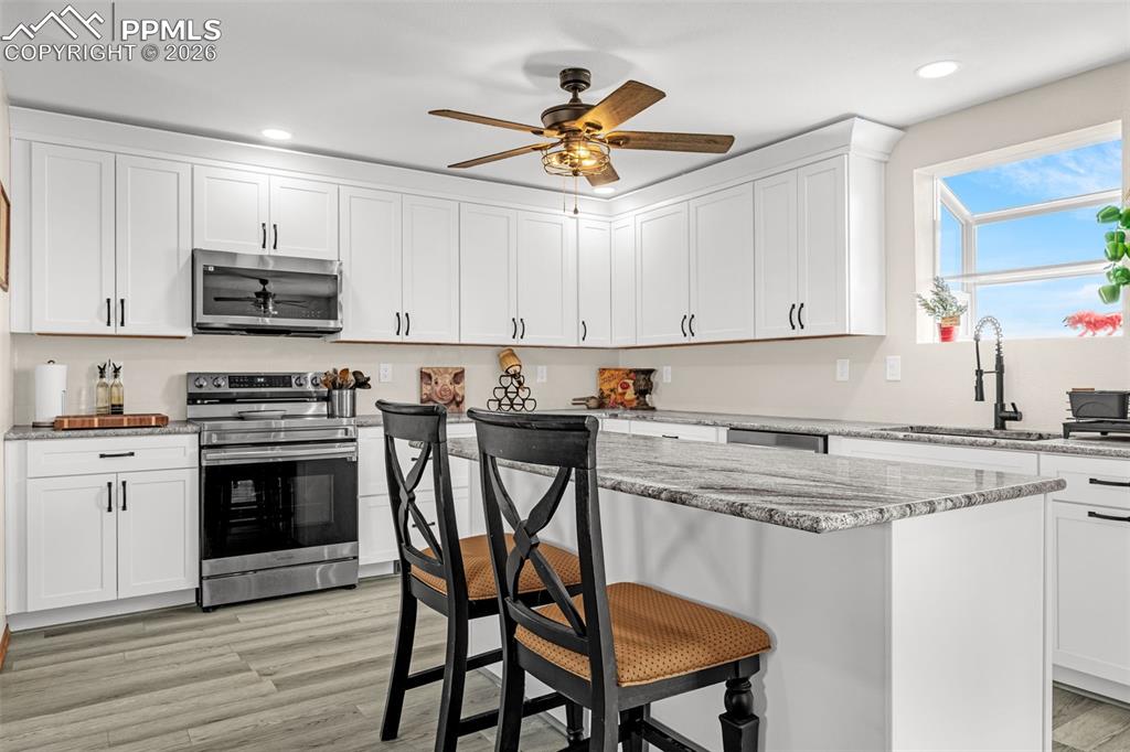 Image 6 of 35: Kitchen