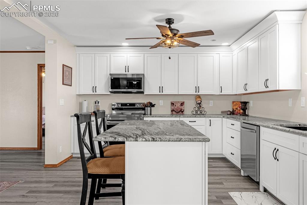 Image 7 of 35: Kitchen