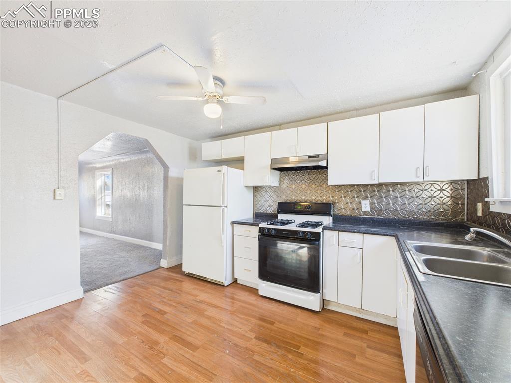 Image 10 of 29: Kitchen