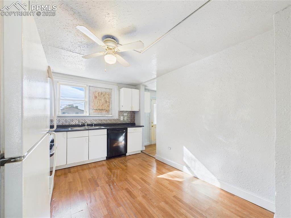 Image 12 of 29: Kitchen