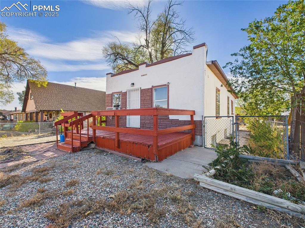 Image 2 of 29: Back of Structure