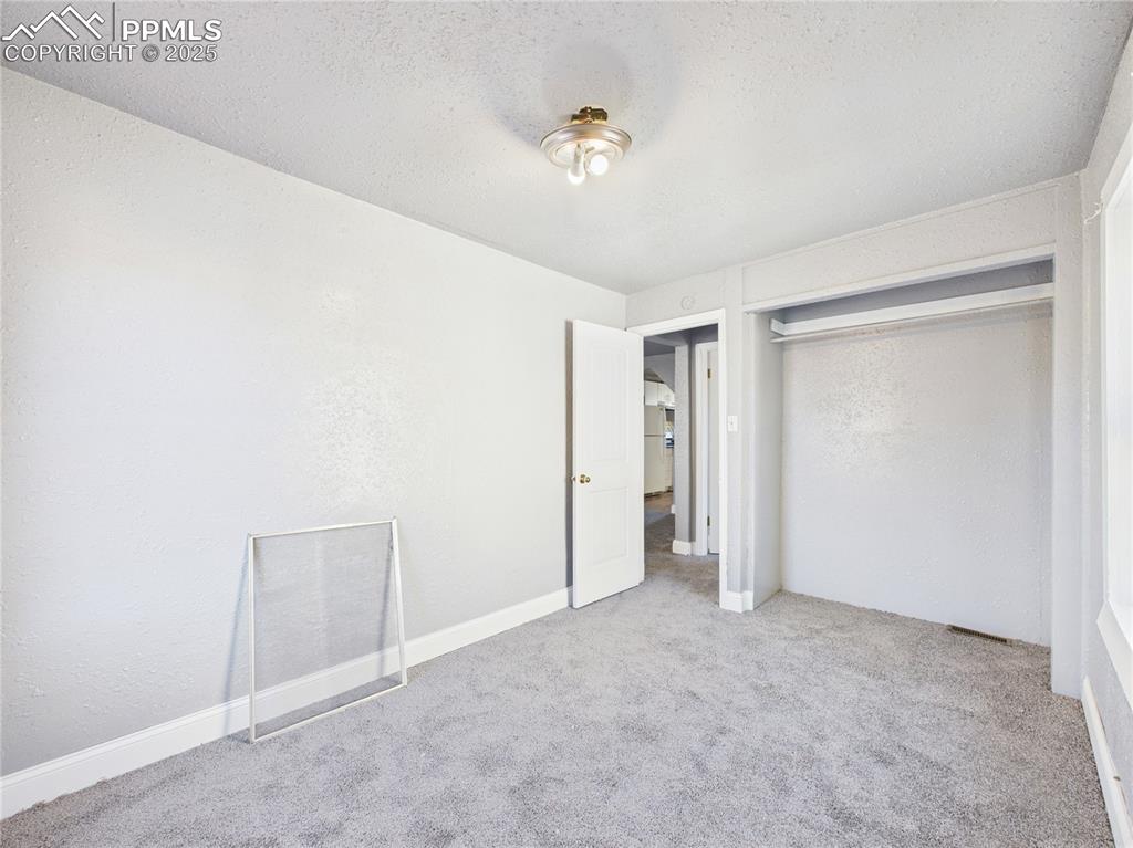 Image 6 of 29: Bedroom