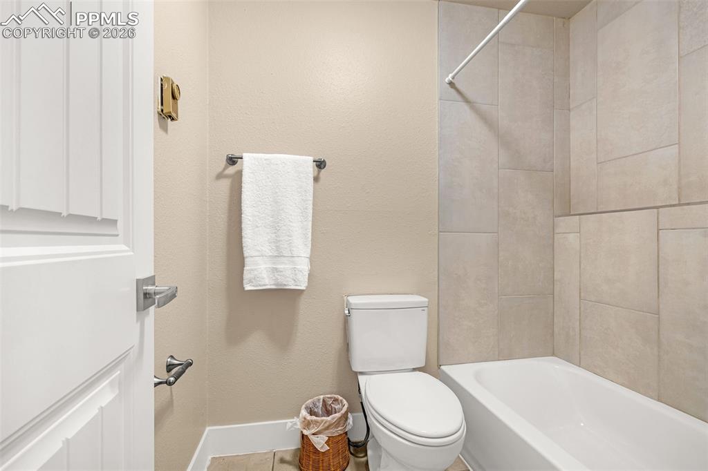 Image 7 of 21: Bathroom with toilet and shower / bathtub combination