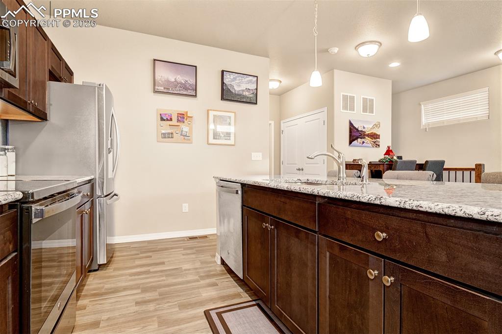 Image 11 of 26: Kitchen