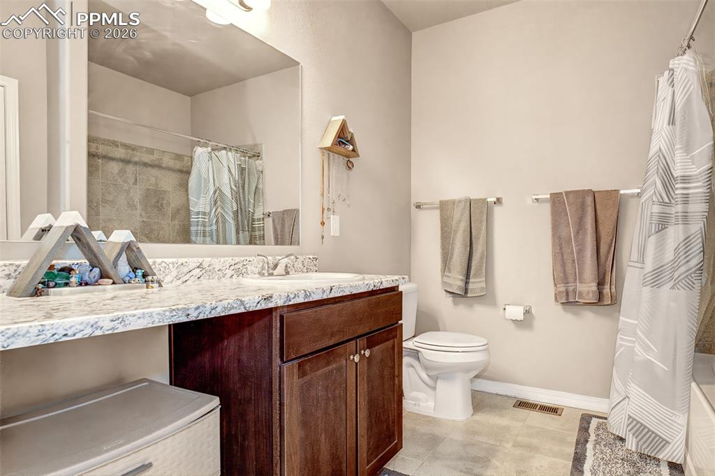 Image 14 of 26: Bathroom