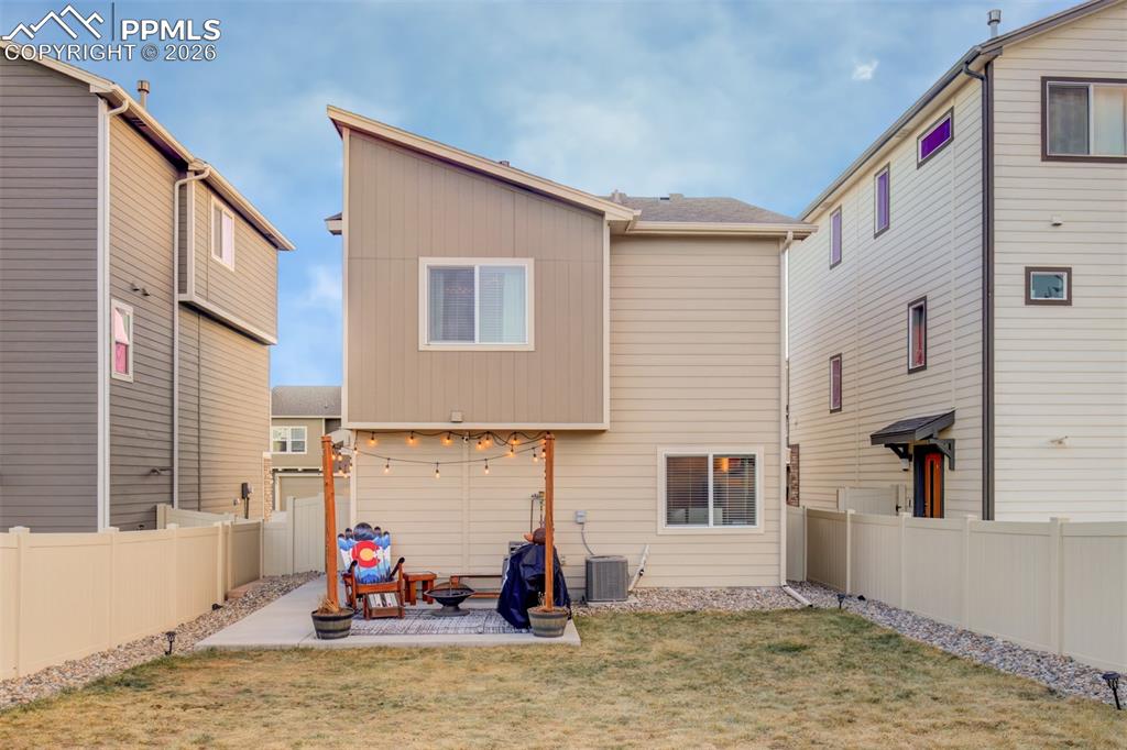 Image 22 of 26: Back of Structure