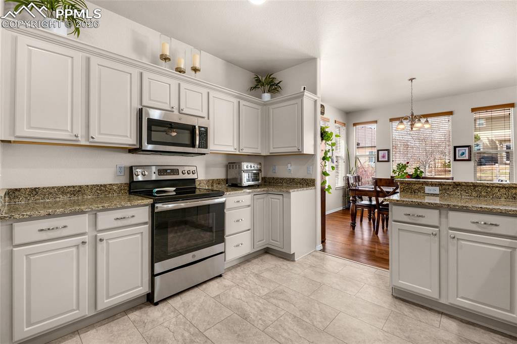 Image 12 of 48: Dining Area