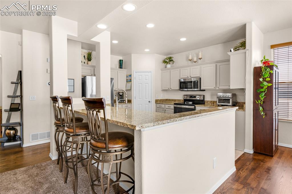 Image 13 of 48: Kitchen