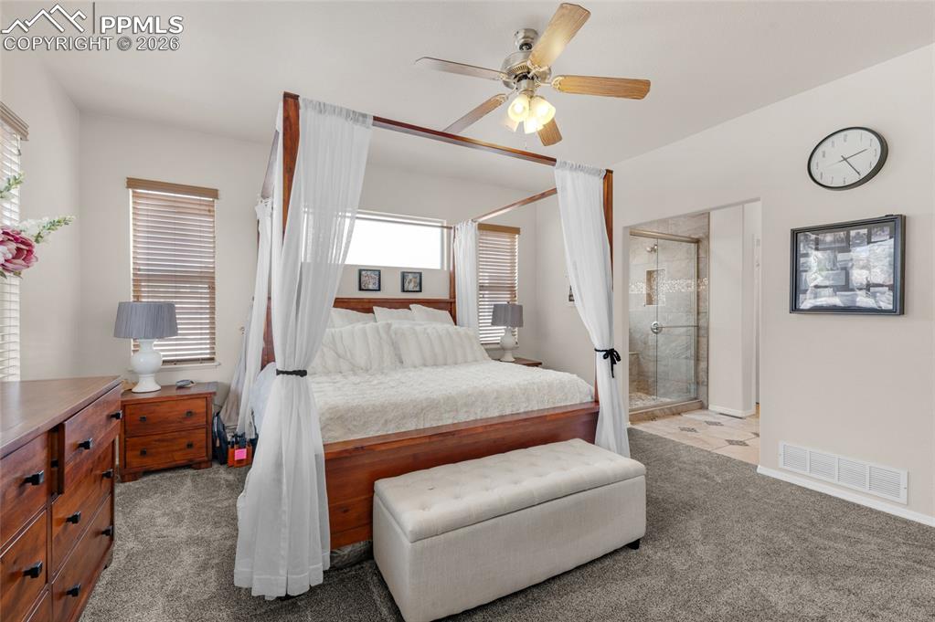 Image 15 of 48: Kitchen