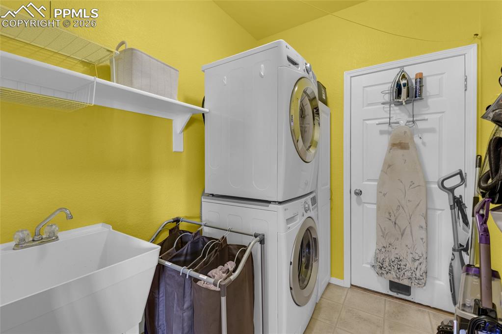 Image 19 of 48: Bedroom