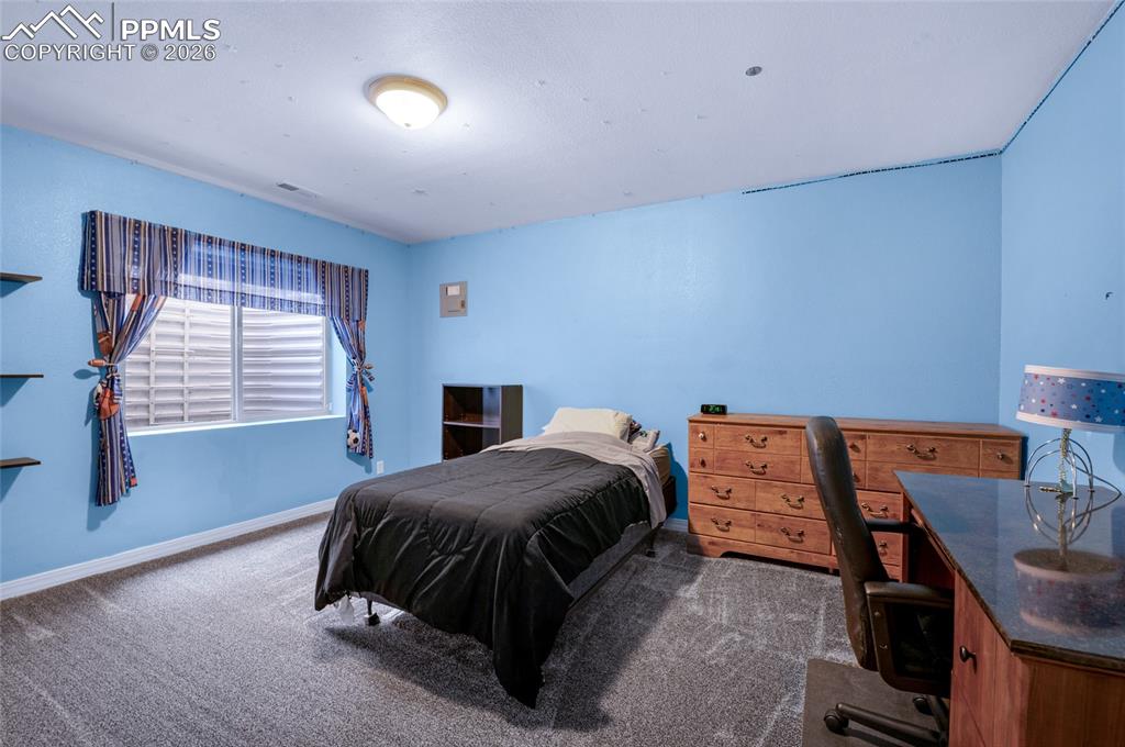 Image 30 of 48: Bathroom