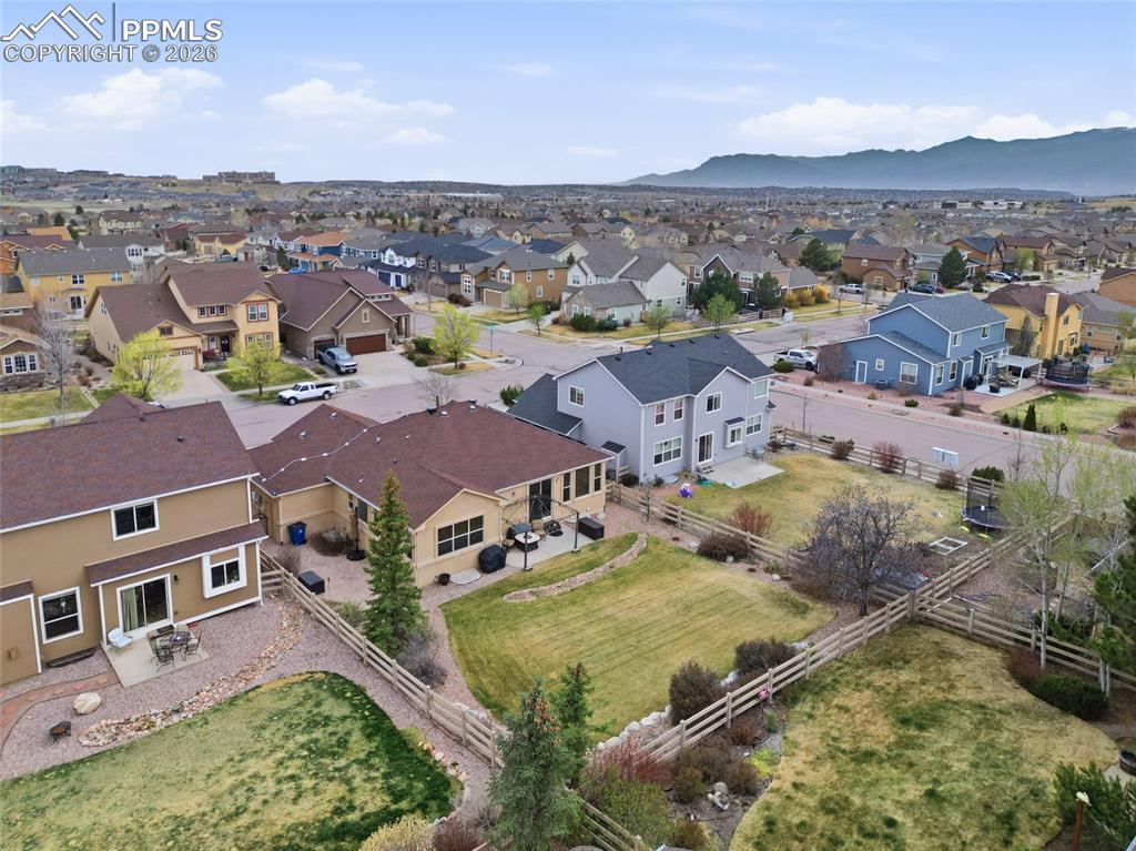 Image 39 of 48: Yard