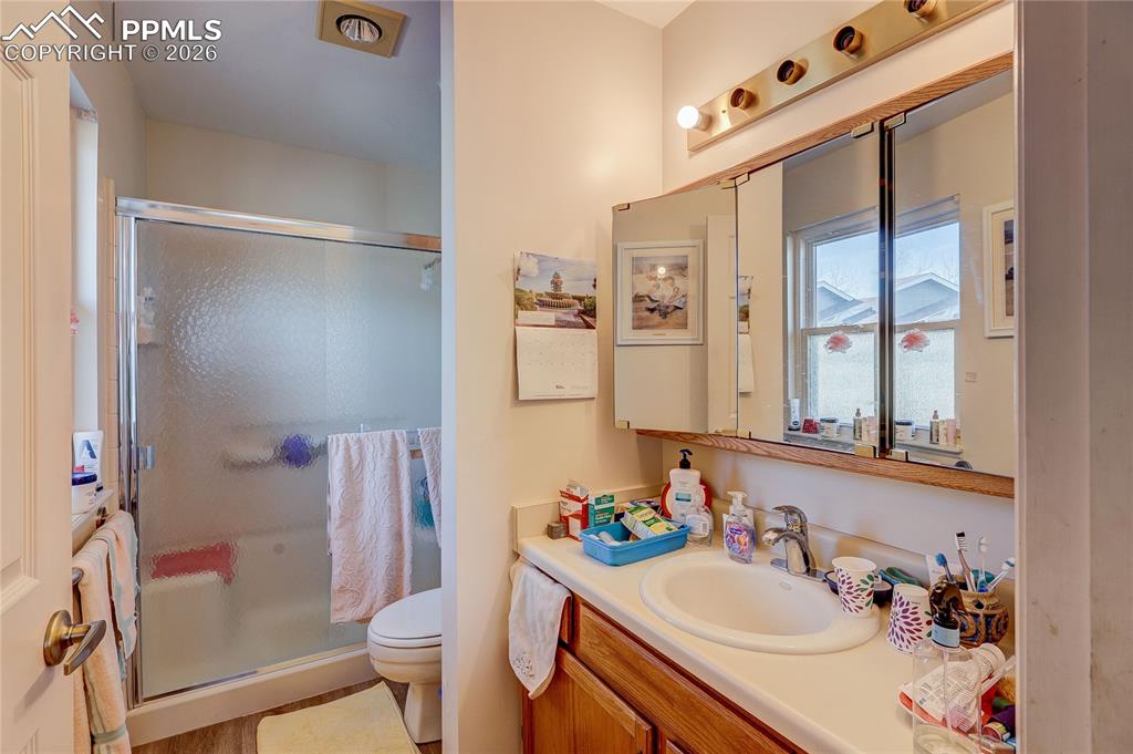 Image 12 of 25: Bathroom