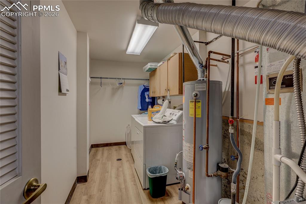 Image 18 of 25: Laundry