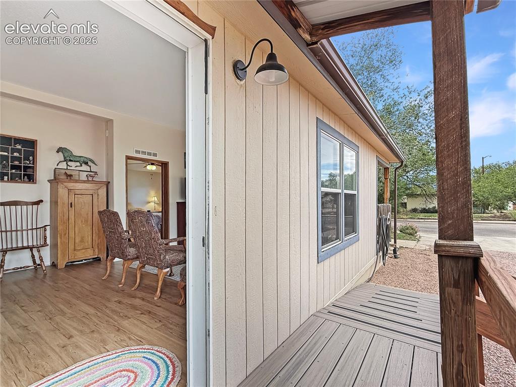 Image 15 of 32: Deck