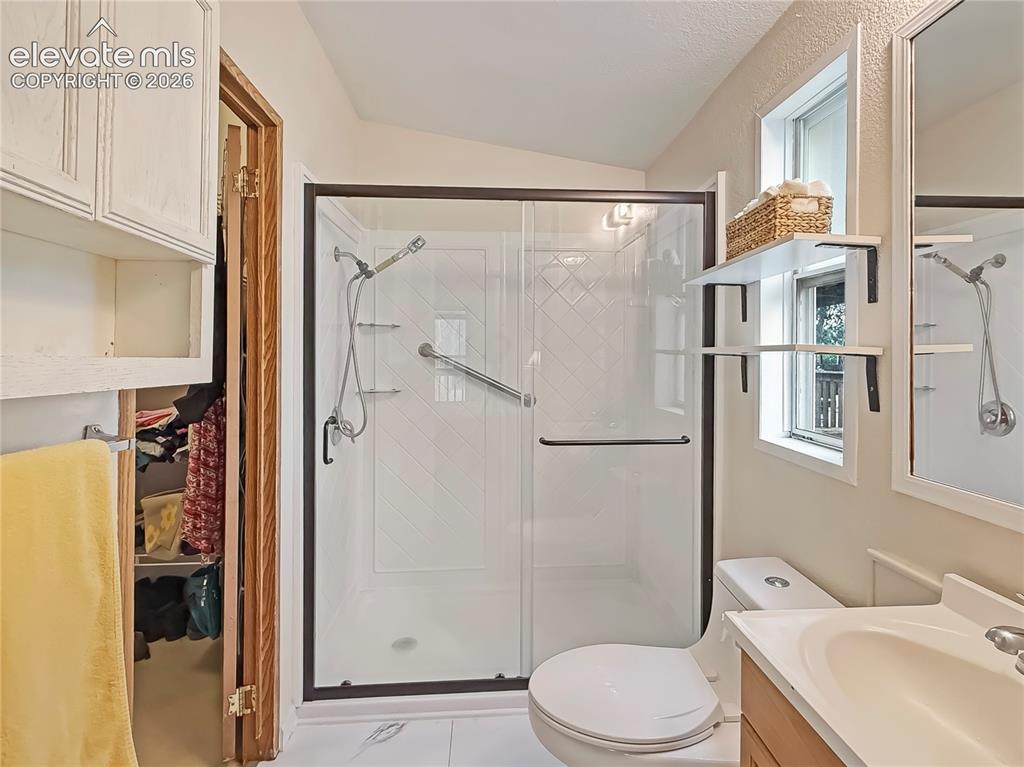 Image 19 of 32: Primary Bath