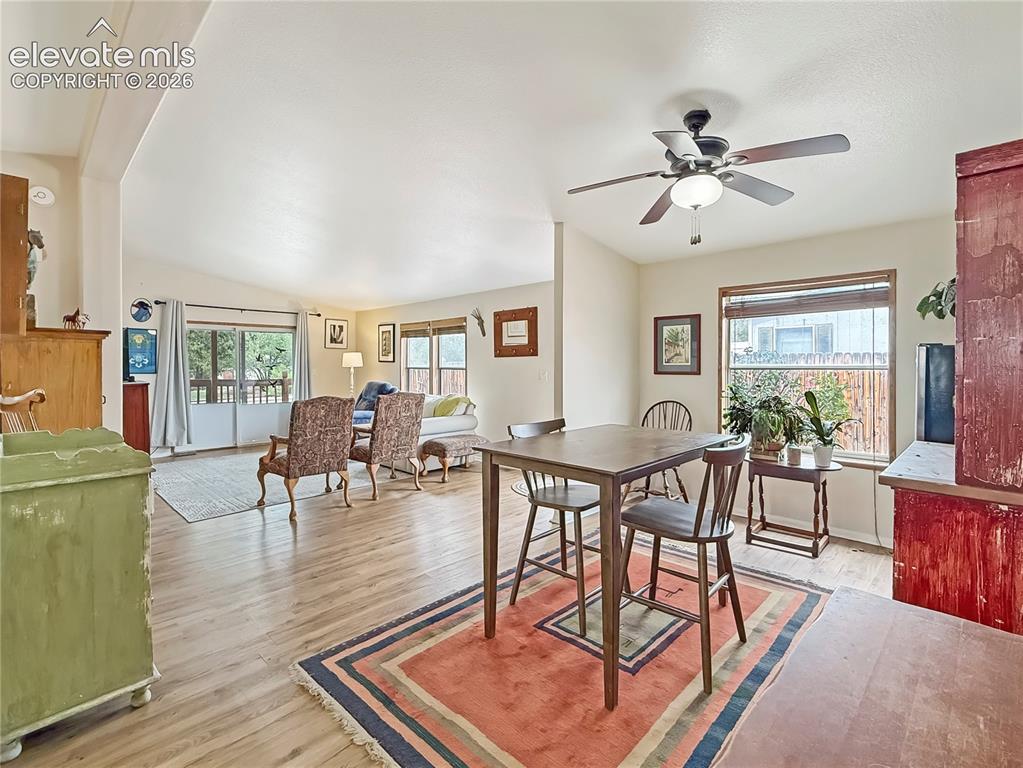 Image 5 of 32: Dining Area