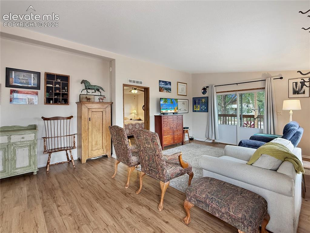 Image 6 of 32: Living Room