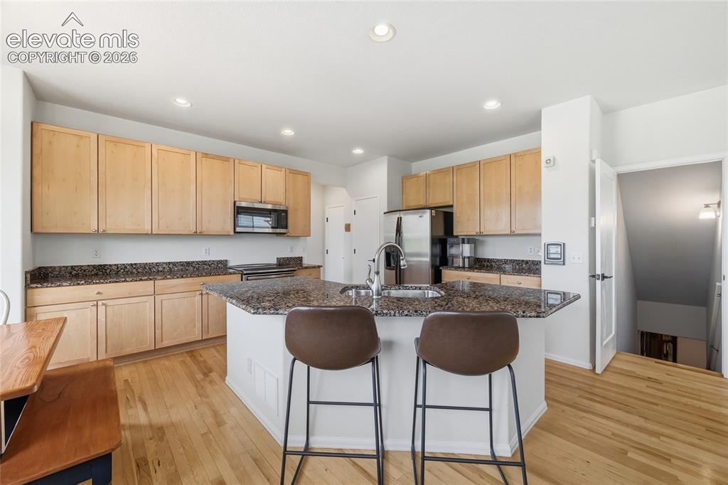 Image 11 of 49: Granite Counters
