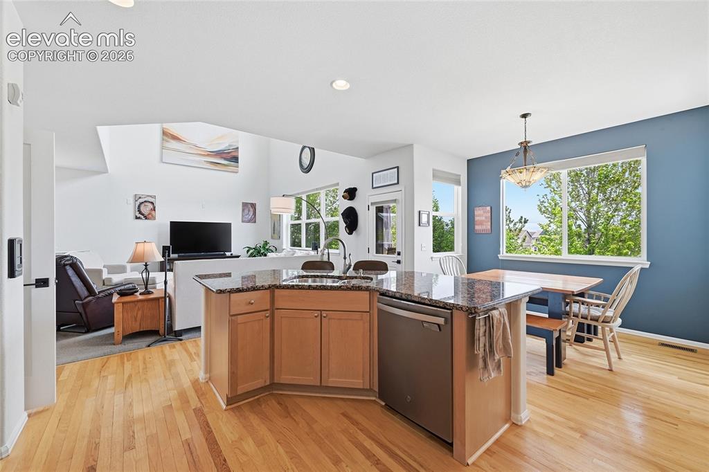 Image 12 of 49: Kitchen