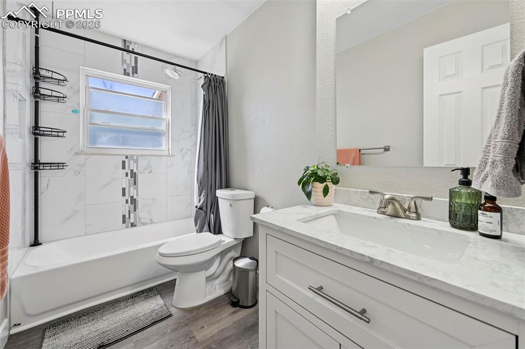 Image 11 of 36: Bathroom