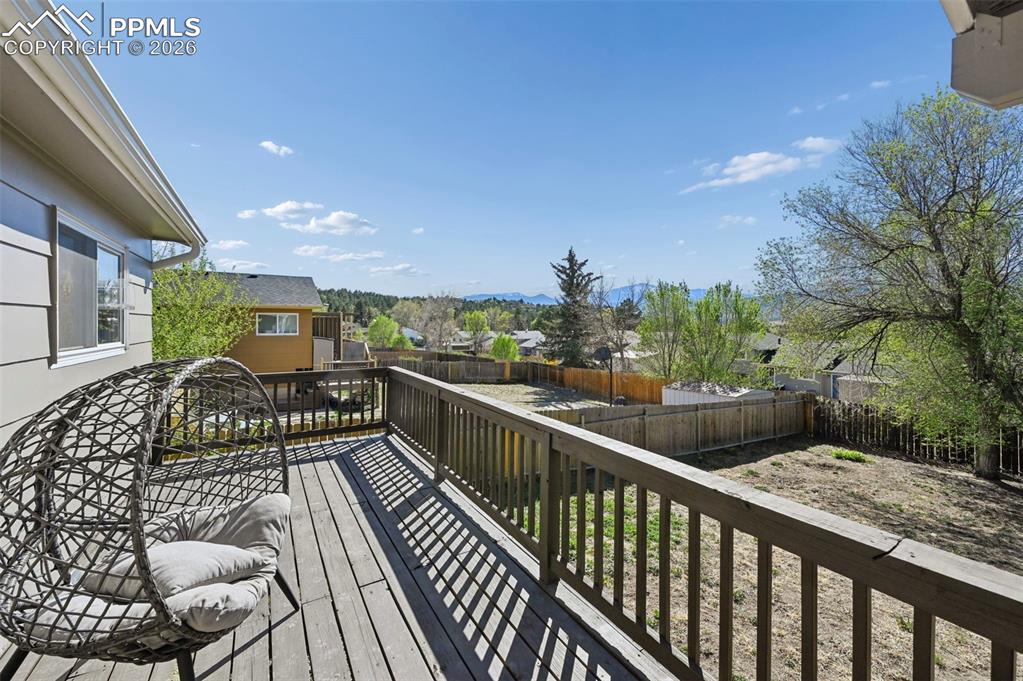 Image 21 of 36: Deck