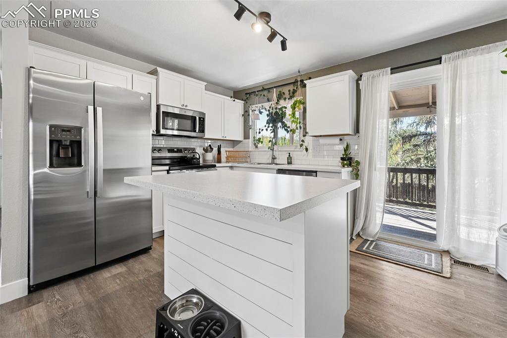 Image 23 of 36: Kitchen