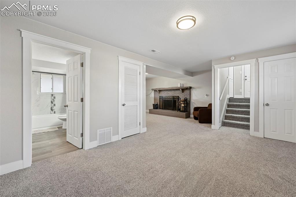 Image 26 of 36: Living Room