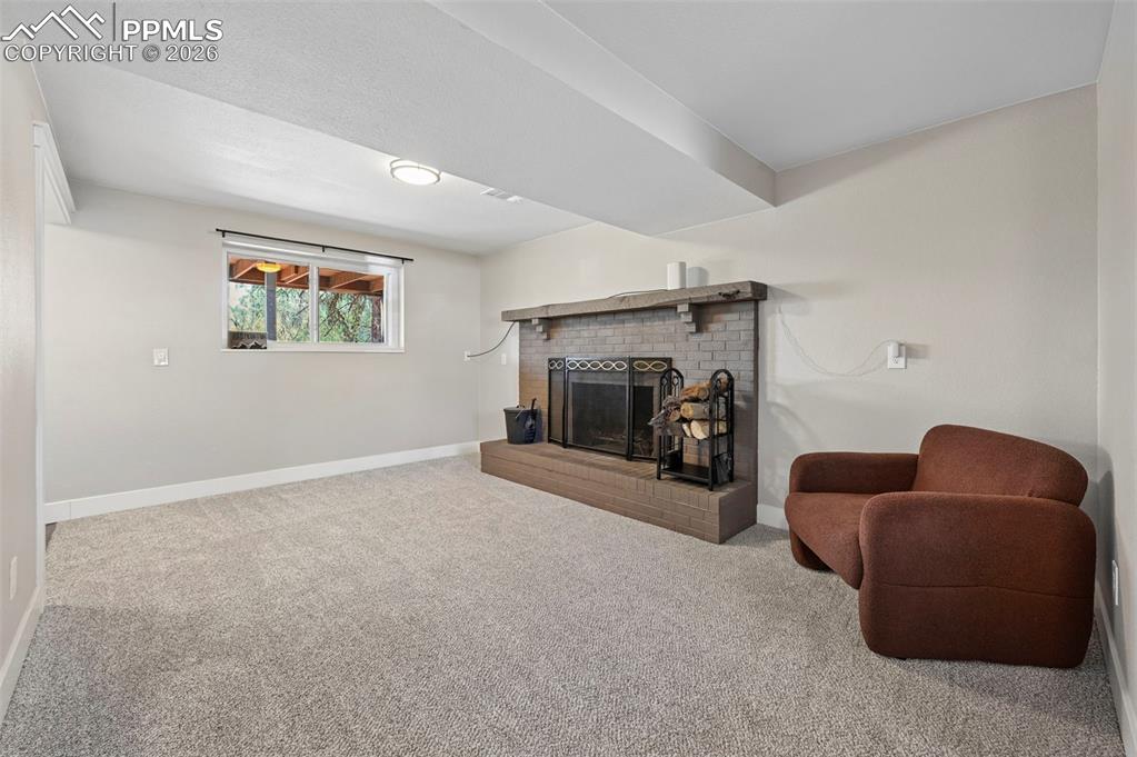 Image 28 of 36: Living Room