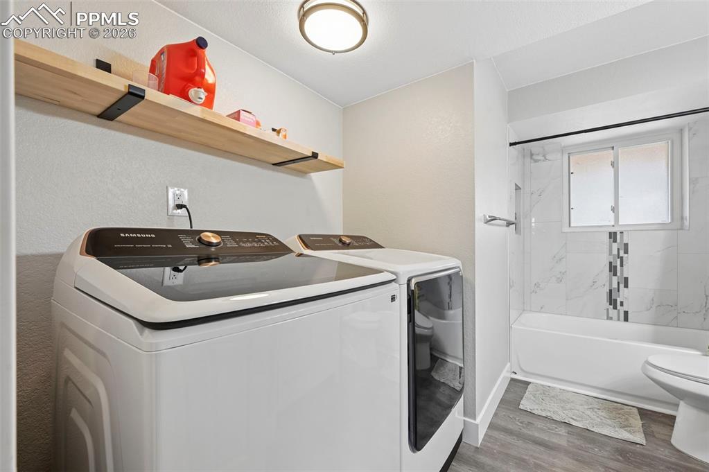 Image 29 of 36: Laundry