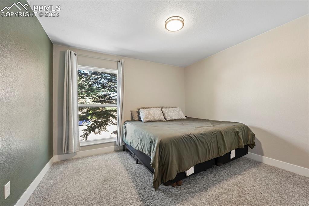 Image 34 of 36: Bedroom