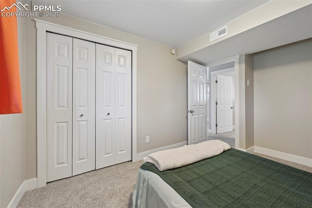 Image 35 of 36: Bedroom