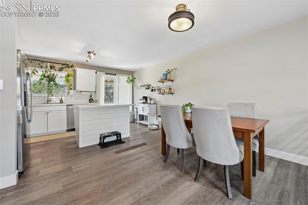 Image 8 of 36: Dining Area