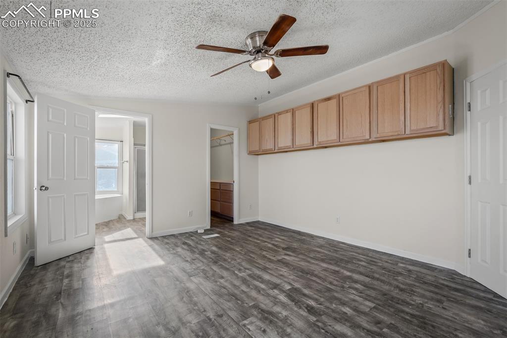 Image 14 of 30: Bedroom