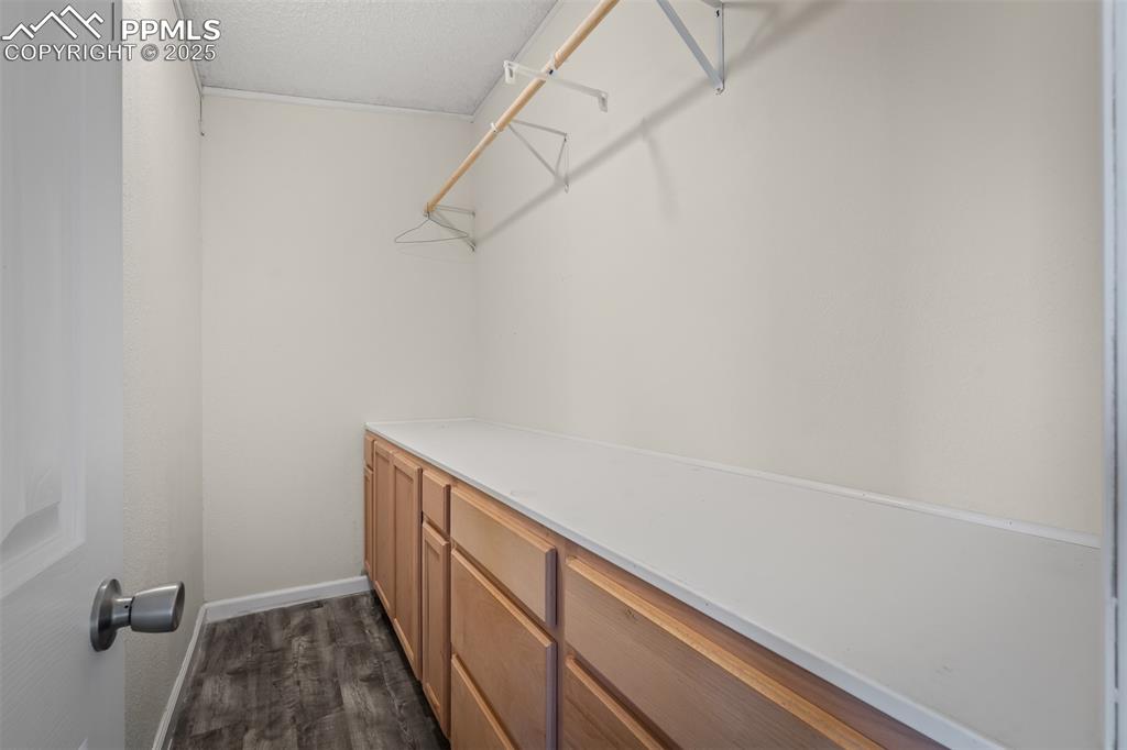 Image 16 of 30: Closet