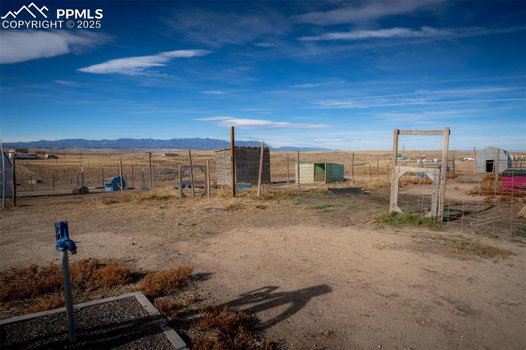 Image 22 of 30: Yard