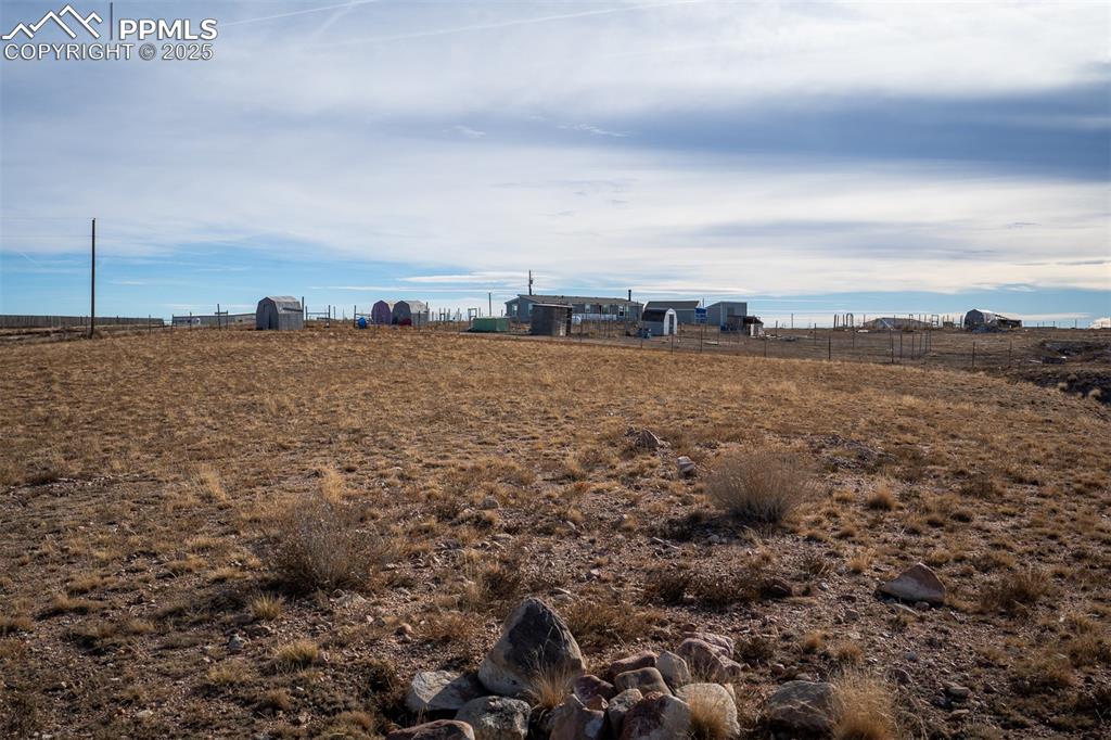 Image 24 of 30: Yard