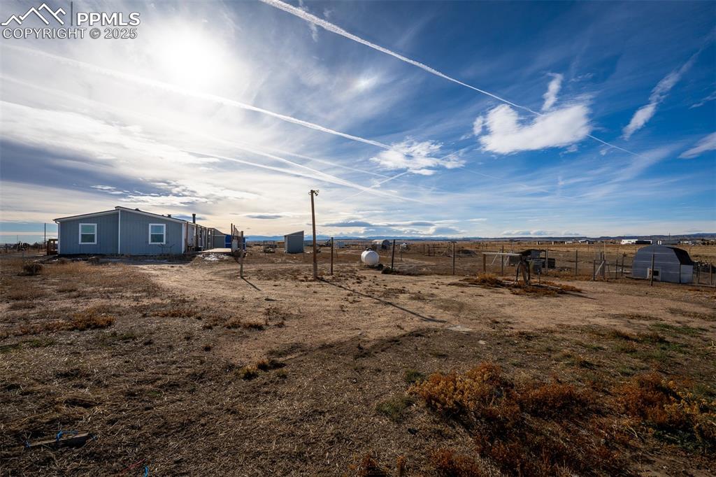 Image 27 of 30: Yard