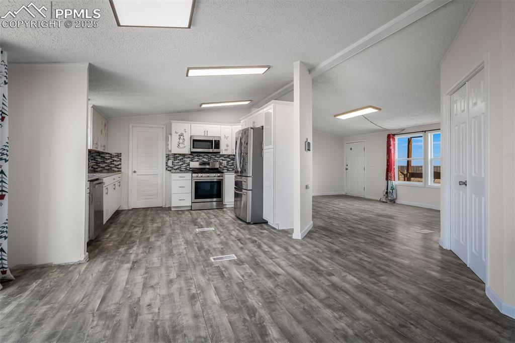 Image 3 of 30: Kitchen