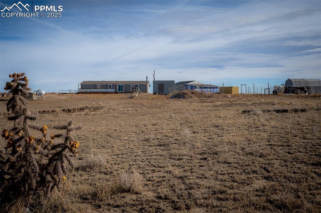 Image 30 of 30: Yard