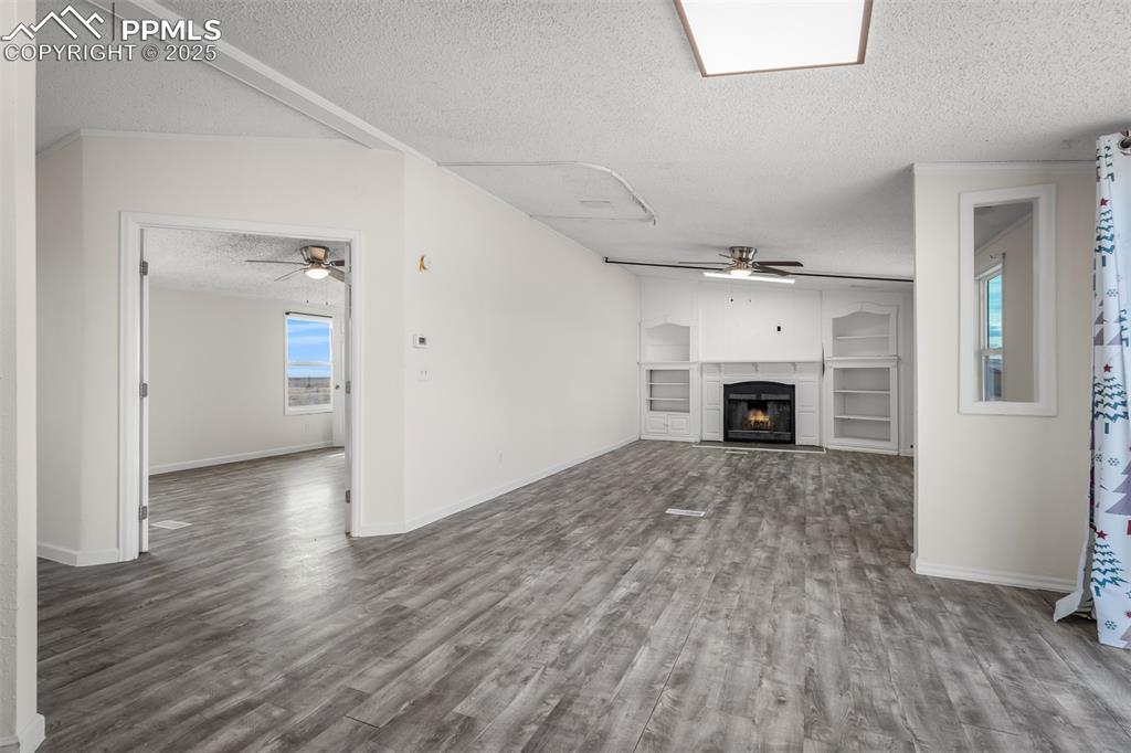 Image 9 of 30: Living Room