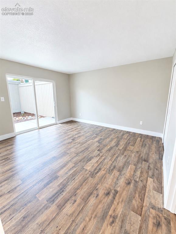 Image 4 of 8: Master Bedroom